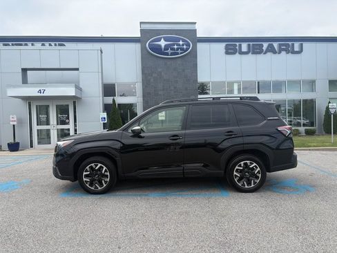 Used 2025 Subaru Forester Premium AWD/4WD image 2