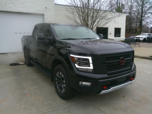 Used 2024 Nissan Titan PRO-4X w/ Pro-4x Convenience Package image 2