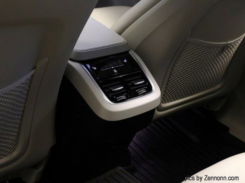 Used 2024 Volvo XC90 B6 Plus w/ Protection Package Premier image 15