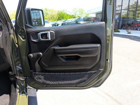 Used 2022 Jeep Gladiator Sport AWD/4WD image 29