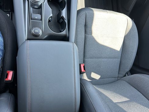 Used 2025 Ford Explorer Active AWD/4WD image 15