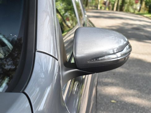 Used 2022 Mercedes-Benz EQB 350 4MATIC image 38