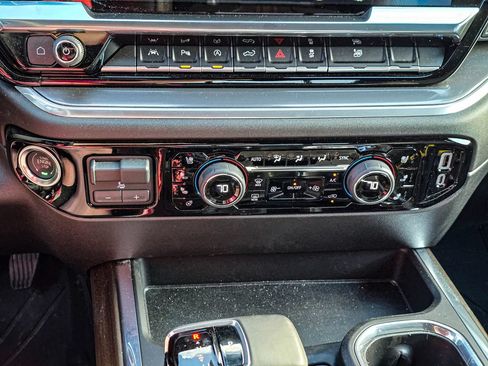 Certified 2026 Chevrolet Silverado 1500 High Country AWD/4WD image 19