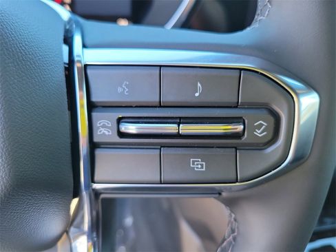 New 2025 GMC Canyon Elevation w/ Convenience Package image 24