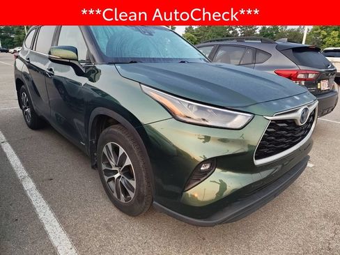 Used 2023 Toyota Highlander XLE AWD/4WD image 3
