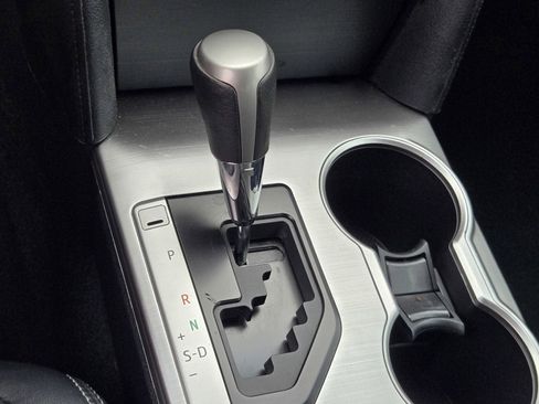 Used 2013 Toyota Camry image 19