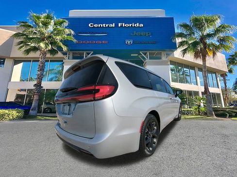 New 2026 Chrysler Pacifica Select w/ S Appearance Package FWD image 5