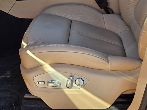 Certified 2025 Porsche Macan image 23