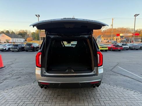 Used 2023 GMC Yukon XL Denali image 12
