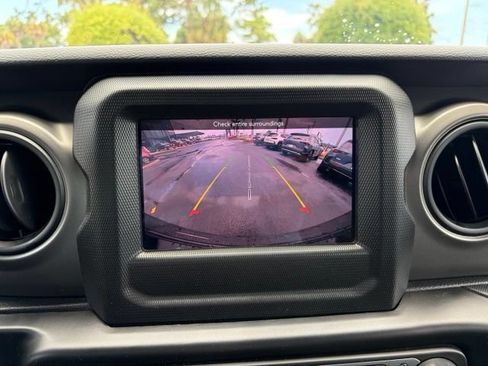 Used 2022 Jeep Wrangler Unlimited Sport AWD/4WD image 22