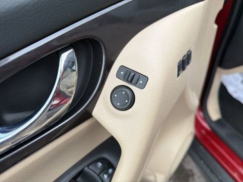 Used 2018 Nissan Rogue SV w/ Premium Package image 21