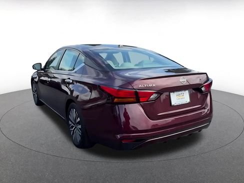 Used 2025 Nissan Altima 2.5 SV FWD image 11