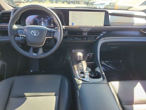 Used 2025 Toyota Crown Signia XLE image 11