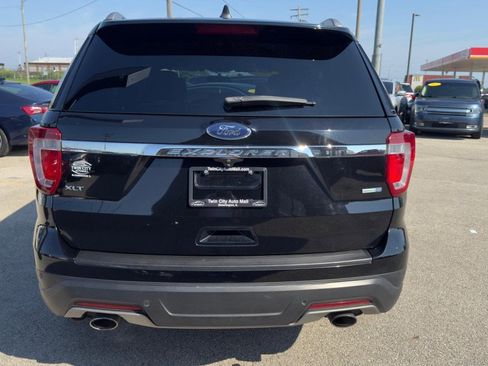 Used 2018 Ford Explorer XLT image 6