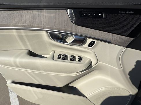 New 2026 Volvo XC90 T8 Ultra w/ Protection Package Premier image 17