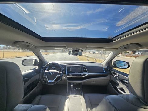 Used 2017 Toyota Highlander Limited Platinum image 46