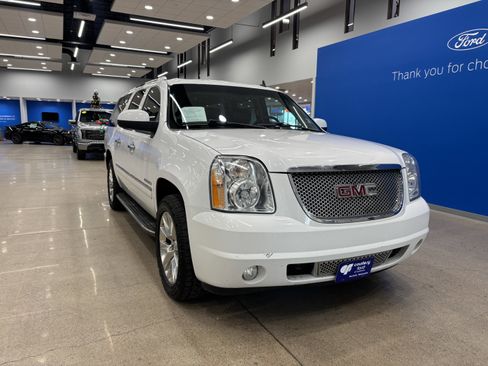 Used 2011 GMC Yukon XL Denali image 2