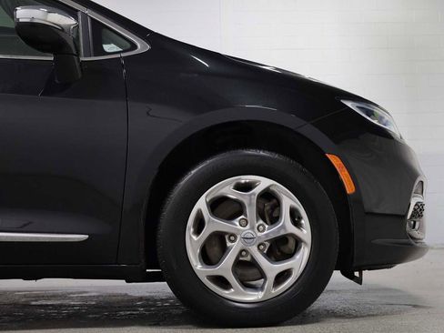 Used 2021 Chrysler Pacifica Limited AWD/4WD image 11