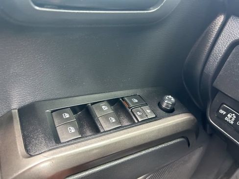 Used 2022 Toyota Tacoma SR5 RWD image 17
