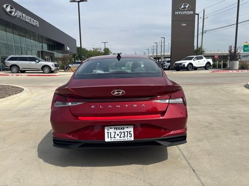 Used 2023 Hyundai Elantra SEL w/ Convenience Package FWD image 4
