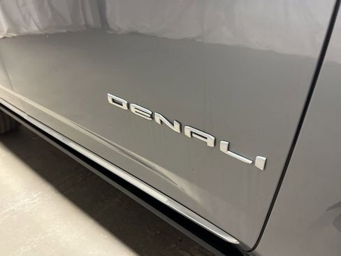 Used 2021 GMC Yukon Denali w/ Denali Premium Package image 10
