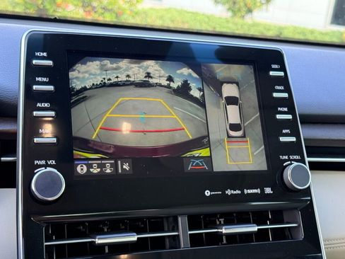 Used 2019 Toyota Avalon Limited image 26