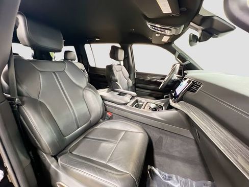 Used 2022 Jeep Wagoneer Series III w/ Flexible Seating Group image 30