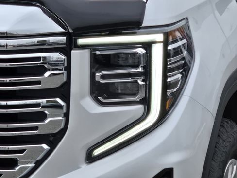 Used 2024 GMC Sierra 1500 Denali w/ Technology Package AWD/4WD image 38