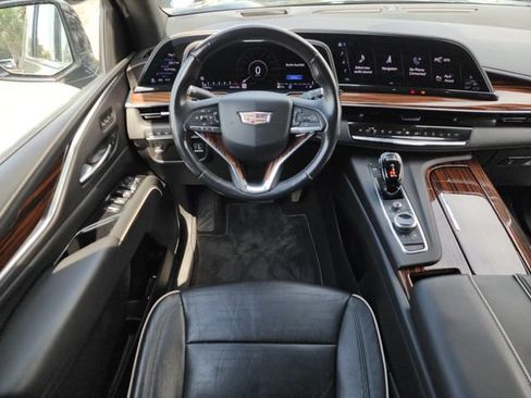 Used 2022 Cadillac Escalade ESV Premium Luxury AWD/4WD image 22