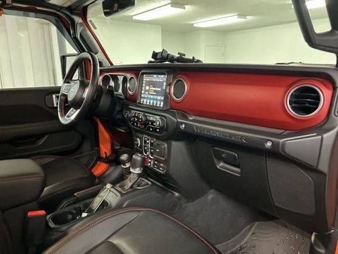 Used 2023 Jeep Wrangler Unlimited Rubicon w/ LED Lighting Group AWD/4WD image 29