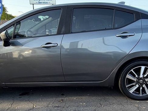 Used 2021 Nissan Versa SV FWD image 9