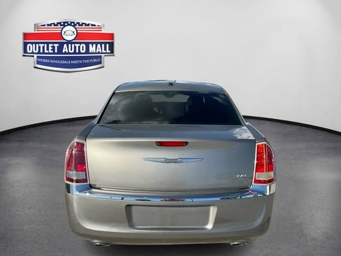 Used 2014 Chrysler 300 image 4