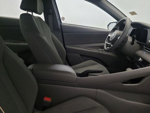 Used 2023 Hyundai Elantra SEL image 21