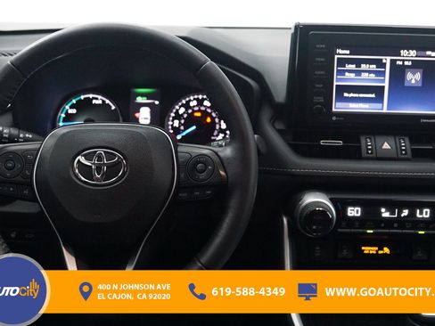 Used 2022 Toyota RAV4 XLE Premium AWD/4WD image 5
