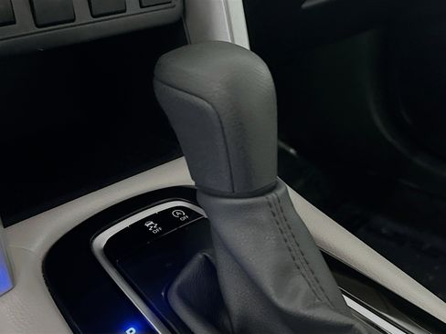 Used 2025 Toyota Corolla Cross L image 20