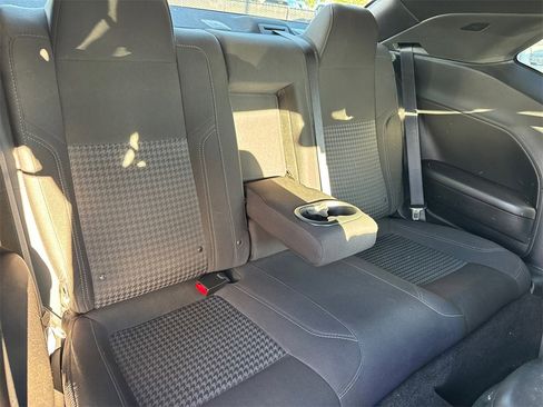 Used 2016 Dodge Challenger SXT image 17