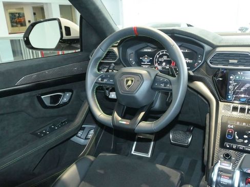 Used 2024 Lamborghini Urus Performante AWD/4WD image 34