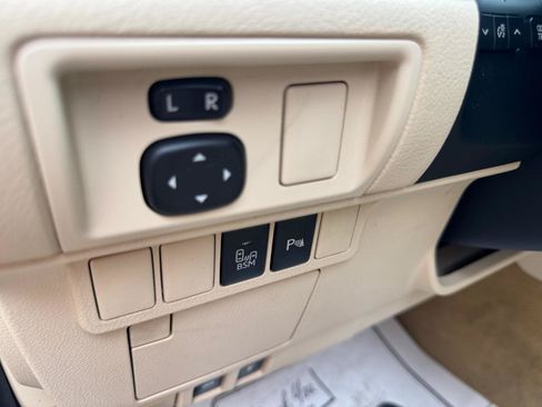 Used 2014 Lexus ES 350 w/ Luxury Package FWD image 17