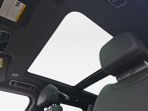 Used 2025 Land Rover Range Rover Sport image 31