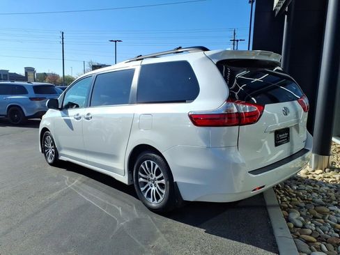 Used 2019 Toyota Sienna XLE Premium image 4