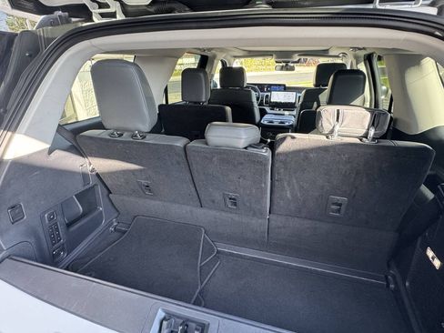 Used 2025 Ford Expedition Active AWD/4WD image 2