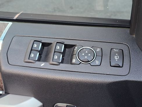 Used 2017 Ford F250 Lariat w/ Lariat Ultimate Package image 28