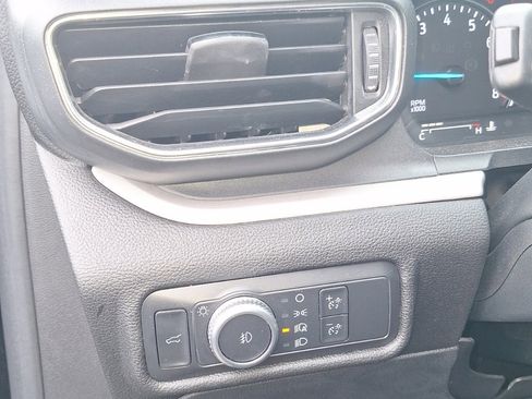 Used 2022 Ford Explorer XLT w/ Equipment Group 202A image 9