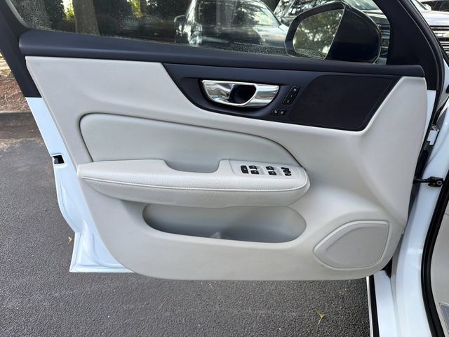 Used 2022 Volvo S60 B5 Momentum w/ Climate Package FWD image 10
