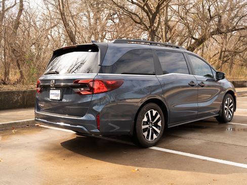 Certified 2026 Honda Odyssey EX-L image 9