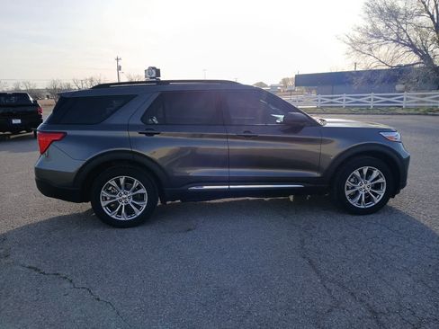 Used 2020 Ford Explorer XLT w/ Equipment Group 202A image 10