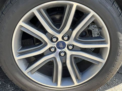 Used 2019 Ford Edge Titanium w/ Cold Weather Package AWD/4WD image 6
