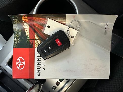 Used 2022 Toyota 4Runner SR5 image 7