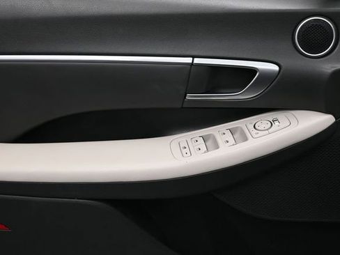 Used 2022 Hyundai Sonata SEL w/ Convenience Package FWD image 12