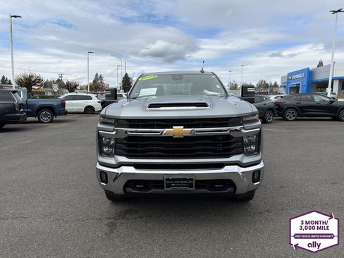 Used 2024 Chevrolet Silverado 2500 LT w/ Convenience Package AWD/4WD image 8
